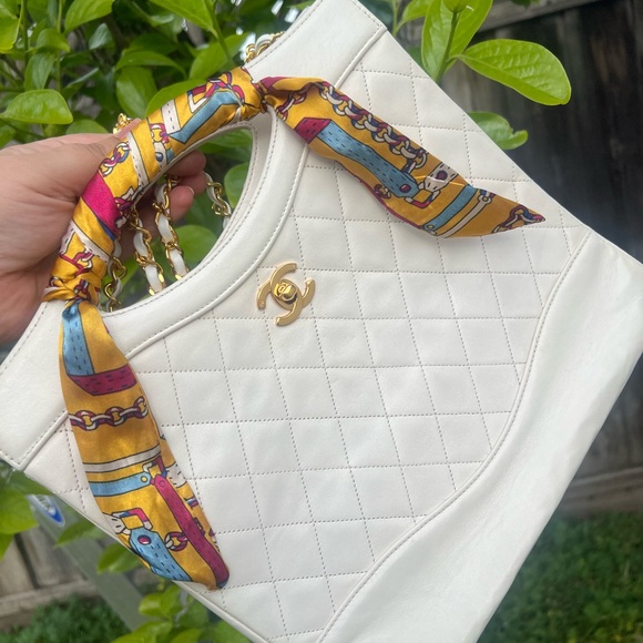 CHANEL Handbags - Chanel Vintage Quilted Lambskin 24K gold Plated hardware Handbag
